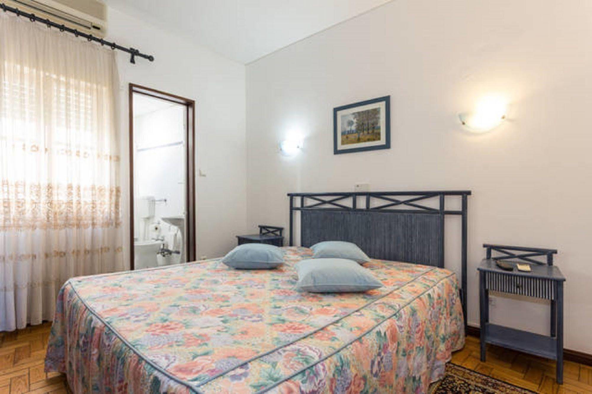 Residencial Miramar Hotel Куартейра Екстериор снимка